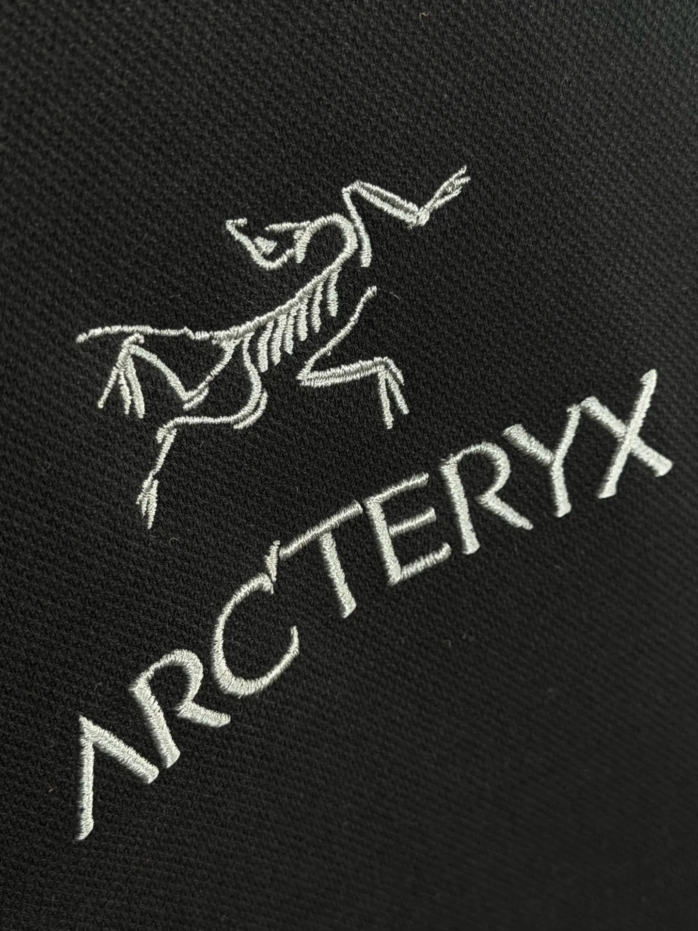 [ Quality］arc’teryx New Arrival T ， logo ， ， Same Style。 𝐂𝐎𝐋𝐎𝐔𝐑：White Black 𝐒𝐈𝐙𝐄：S-XL ： S： 55- 55- 69- 69 M： 57- 57- 71- 71 L： 59- 59- 73- 73 XL： 61- 61- 75- 75 S